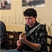 Lezioni di chitarra elettrica e acustica (livello principiante e intermedio)